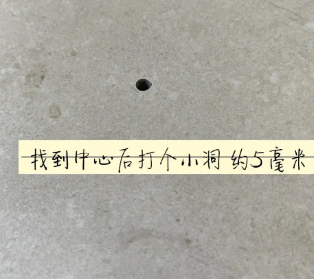 连山瓷砖空鼓维修公司专业解答在瓷砖铺贴过程中，如果砂料搅拌不均匀，将会带来以下问题