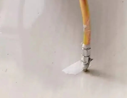 连山瓷砖空鼓维修公司专业解答在瓷砖铺贴过程中，如果使用的砂料过粗（如全部使用了粗砂），可能会导致以下问题